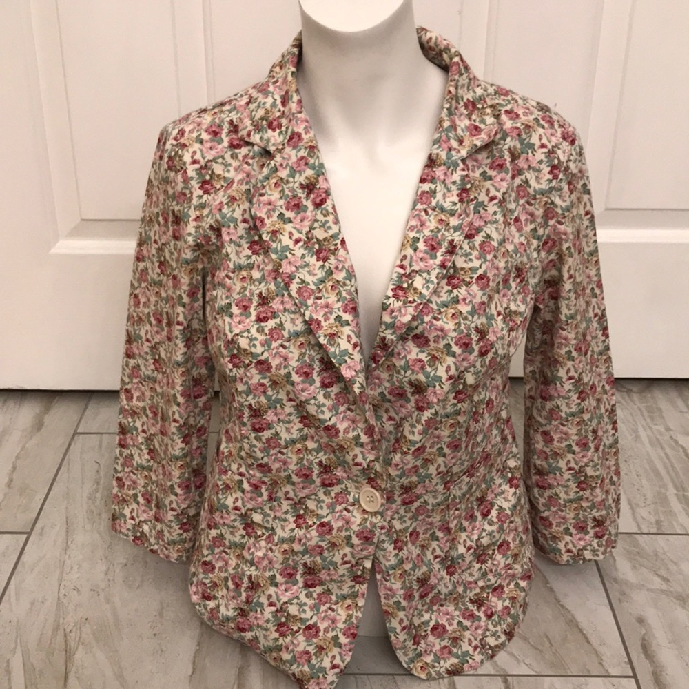 Floral light denim jacket, 3/4 sleeves. Size S